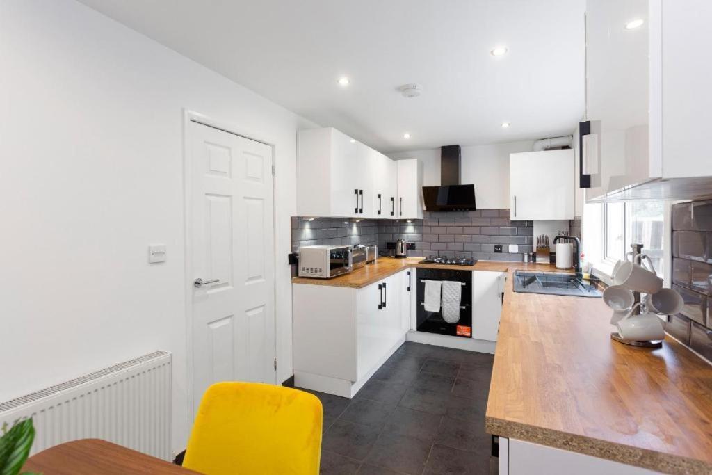 Stylish 3 Bed Edinburgh Abode - Parking And Garden Villa Exterior photo