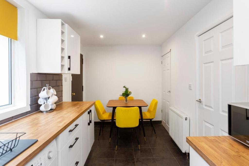 Stylish 3 Bed Edinburgh Abode - Parking And Garden Villa Exterior photo